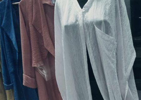 تسخیر بازار قشم توسط پوشاک زنانه نامناسب/ بانوان چاره‌ای جز خرید ندارند