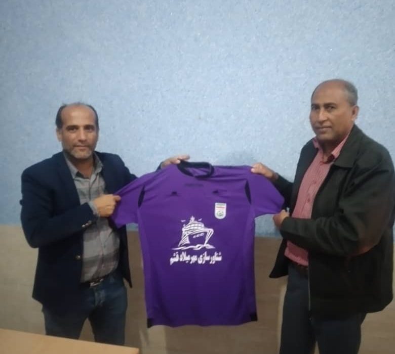 رونمایی از لباس جدید داوران لیگ برتر فوتبال قشم