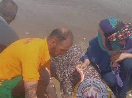 ناجيان غريق قشم جان ۹ نفر را نجات دادند/گول ظاهر آرام دريا را نخوريد