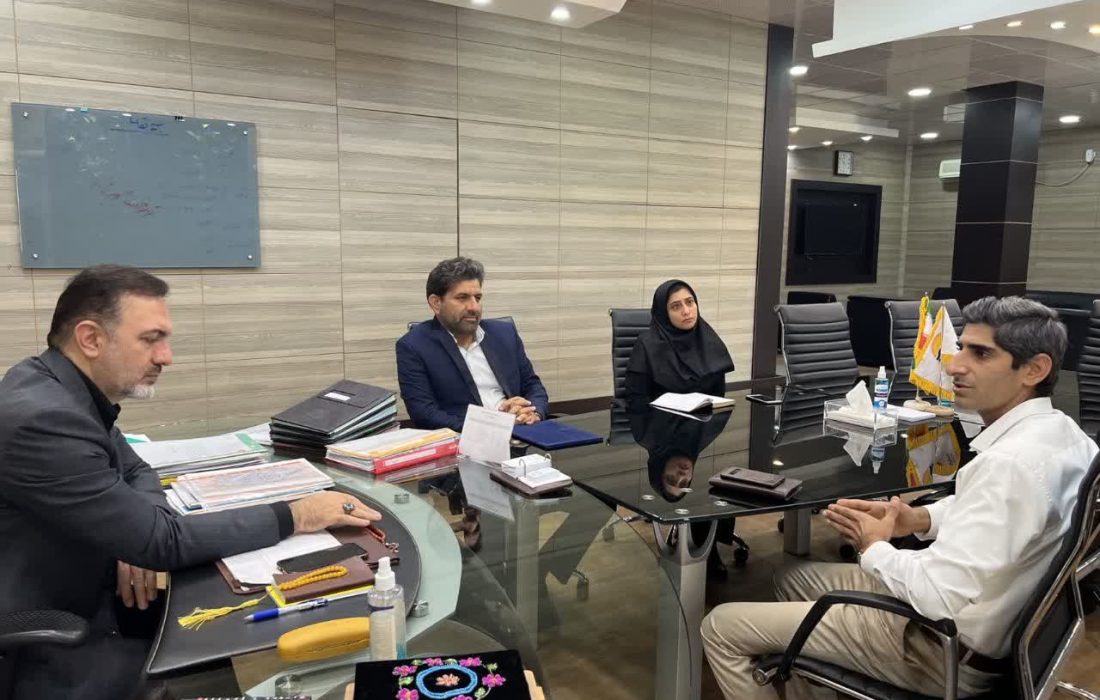 تقدیر اعضای شورای شهرستان قشم از مدیرعامل سازمان منطقه آزاد قشم به پاس مدیریت جهادی و ارائه خدمات مطلوب در نوروز