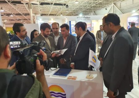 بازدید مشاور رییس جمهور و استاندار هرمزگان از غرفه منطقه آزاد قشم در اکسپو ۲۰۲۳ ایران