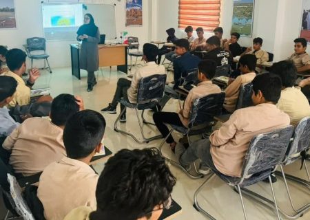 کارگاه آموزشی شناخت و اهمیت گونه‌های بومی جزیره برگزار شد