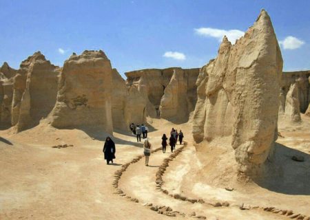 اقبال گردشگران از تماشای دره ستاره‌ها و تنگه چاهکوه جزیره جهانی قشم