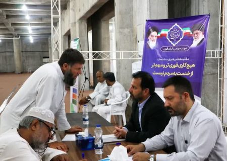 میز خدمت مدیریت بازرسی منطقه آزاد قشم در حاشیه نماز جمعه برگزار شد