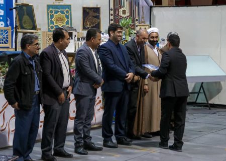 نقش آفرینی دانش آموزان به عنوان سفیران جدید جزیره جهانی قشم / 16 دانش آموز برتر قشم در المپیادهای منطقه تجلیل شدند