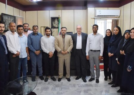 «دست‌ِ پُر» هدیه دادستان قشم به اصحاب رسانه