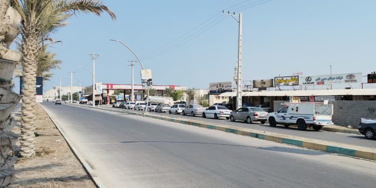 قشم از نمای نزدیک؛ صف بنزین؛ برقِ ساعتی ؛ تانکر آب و دیگر هیچ