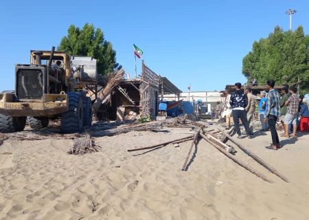تخریب ساخت و سازهای غیر مجاز در نوار ساحلی بندرعباس