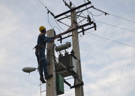 خسارت ۲۲ میلیارد ریالی طوفان به شبکه برق قشم