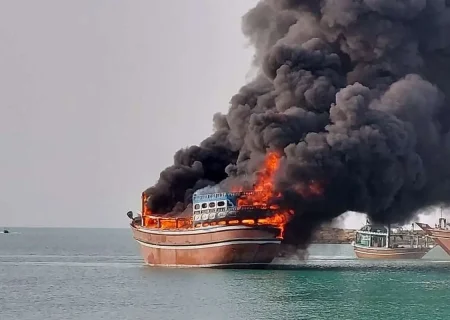 مهار آتش سوزی در اسکله صیادی سیریک