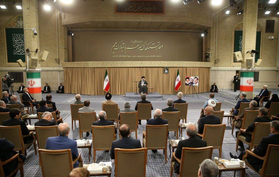 معیشت مردم مهمترین مسئله است