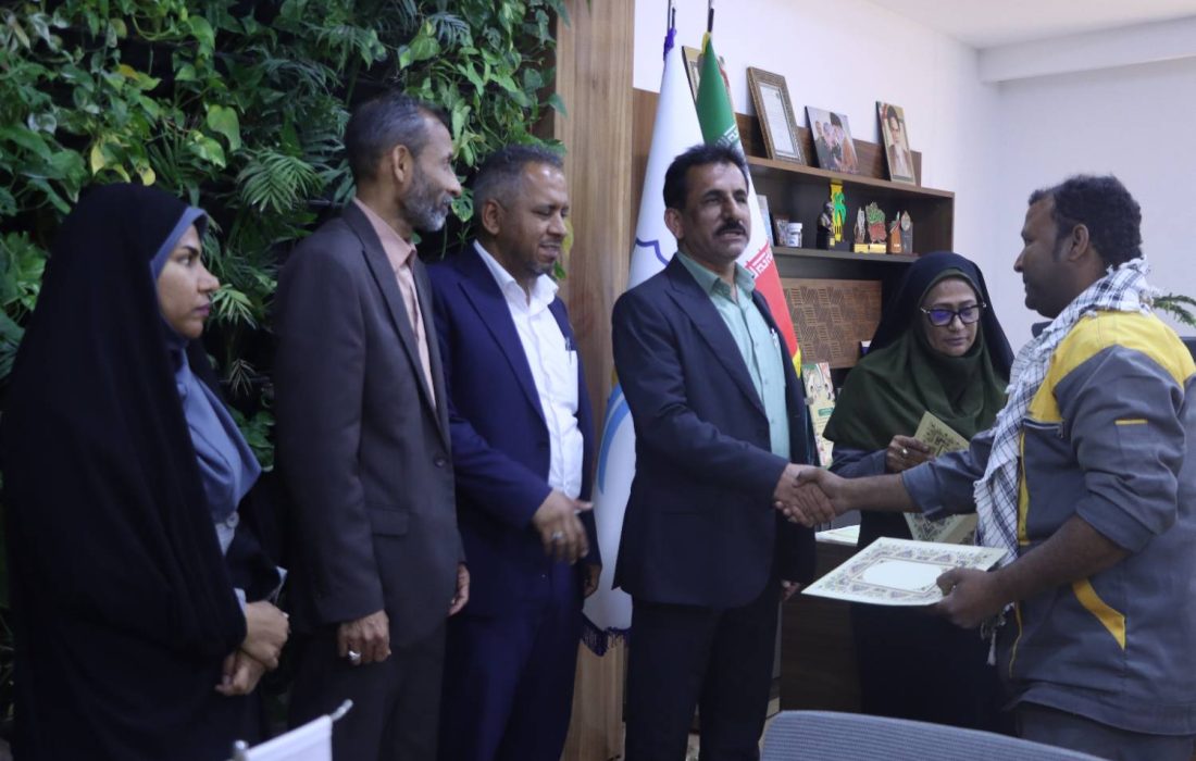 تجلیل از ایثار کارگران شهرداری قشم در روز کارگر