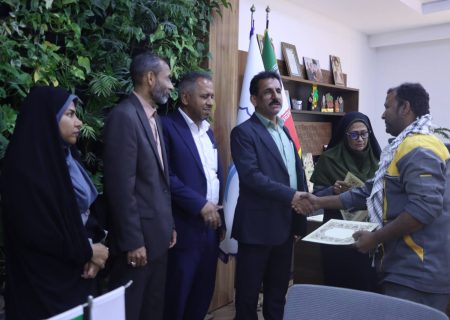 تجلیل از ایثار کارگران شهرداری قشم در روز کارگر