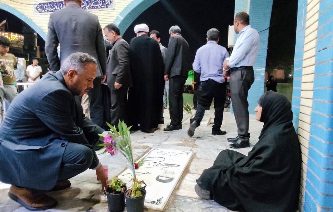 گلزار شهدای قشم عطرافشانی شد