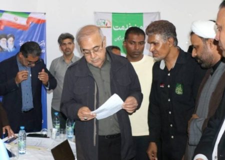 استقرار میز ارتباطات مردمی مدیران هرمزگان در نماز جمعه